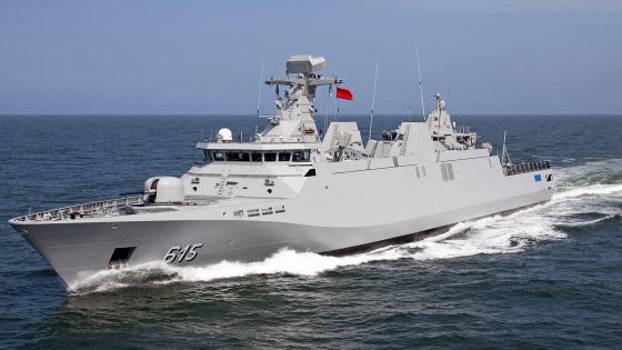 البحرية الملكية تنقذ 105 مرشح للهجرة غير الشرعية في عرض البحر