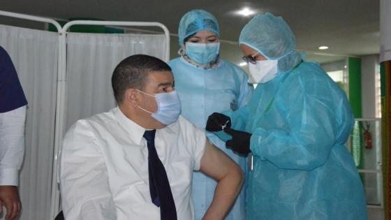والي أمن الدار البيضاء يتلقى الجرعة الأولى من اللقاح المضاد لكورونا