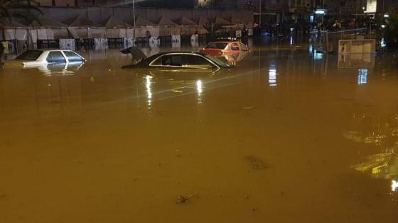 الدار البيضاء.. قطرات الشتاء تغرق تغرق عشرات السيارات و تشل حركة السير