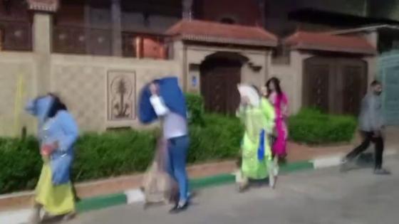 فيديو.. هروب ماكر بعد مداهمة رجال الشرطة لحفل خطوبة بطمة