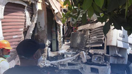 إصابة سائق شاحنة بجروح خفيفة في حادث اصطدام بمحل تجاري بالدار البيضاء