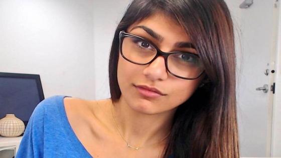 ميا خليفة تقرر بيع “نظاراتها الشهيرة” لمساعدة ضحايا لبنان