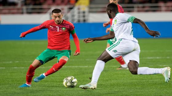 Morocco's midfielder Hakim Ziyech (L) vies for the ball with Mauritania's midfielder Hacen El Ide during the 2021 Africa Cup of Nations group E qualifying football match between Morocco and Mauritania at the Prince Moulay Abdellah stadium in the capital Rabat on November 15, 2019. (Photo by FADEL SENNA / AFP) (Photo by FADEL SENNA/AFP via Getty Images)