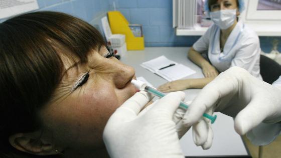 A woman receives an injection of the H1N1 flu vaccine in Lvovsky, 40 km (25 miles) south of Moscow, November 9, 2009. Russia launched a vaccination campaign against the H1N1 flu disease on Monday, local media reported. REUTERS/Yuri Maltsev (RUSSIA HEALTH)
