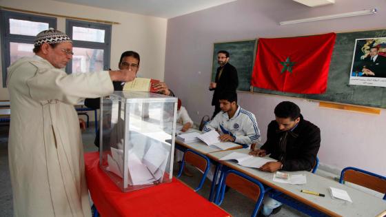 A man casts his ballot for the legislative election at a polling station in Casablanca November 25, 2011. The Justice and Development Party (PJD) said it had won the largest number of seats in Morocco's parliamentary election on Friday. REUTERS/Macao (MOROCCO - Tags: POLITICS ELECTIONS)
