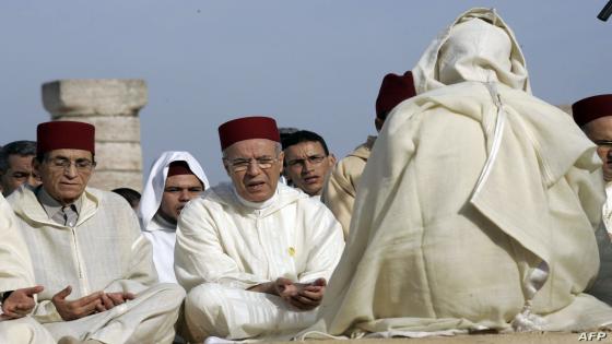 Moroccan Islamic Affairs Minister Ahmed Toufik (C) attends 16 November 2007 a prayer for rain at the Mohamed V mausoleum in the capital Rabat. The ministry called on all faithful to pray for rain all over the country, which is experiencing drought. Over the last 30 years,rain has diminished on average by 40 percent. AFP PHOTO / ABDELHAK SENNA / AFP PHOTO / ABDELHAK SENNA