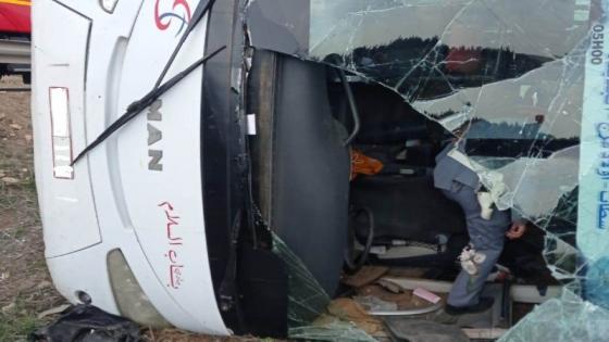 إصابات خطيرة في حادث انقلاب حافلة لنقل المسافرين بسطات