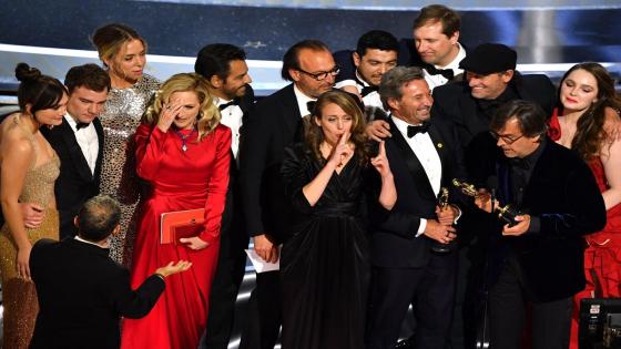 "Coda" team accepts the award for Best Picture for "CODA" onstage during the 94th Oscars at the Dolby Theatre in Hollywood, California on March 27, 2022. (Photo by Robyn Beck / AFP) (Photo by ROBYN BECK/AFP via Getty Images)