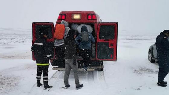 إنقاذ 15 سائحا وسط عاصفة ثلجية بإميلشيل