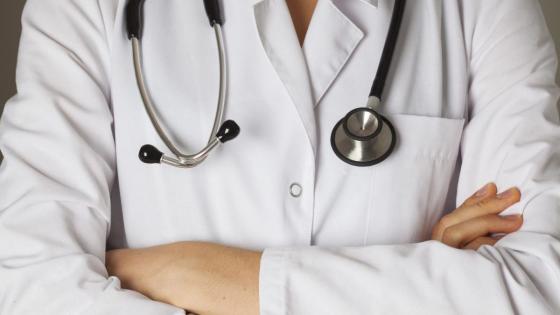 الحكومة تصادق على مشروع قانون يسمح للأجانب بممارسة الطب بالمغرب