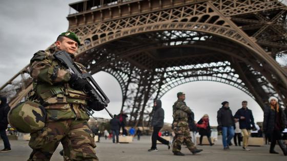 فرنسا تستعد لطرد الأجانب المشتبه في تطرفهم