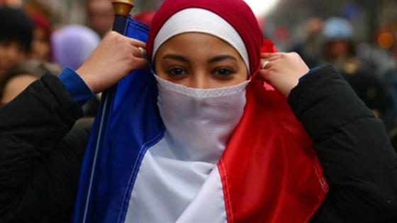 اعتماد مشروع نص “ميثاق مبادئ” الإسلام في فرنسا