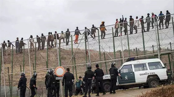 وزير إسباني: المغرب يواجه “وضعا معقدا للغاية” أمام مافيات الهجرة غير الشرعية